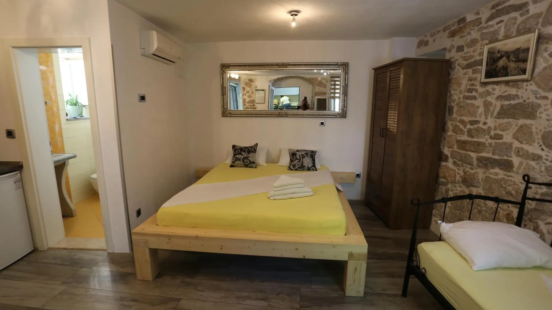 Apartments Nikolla Сплит