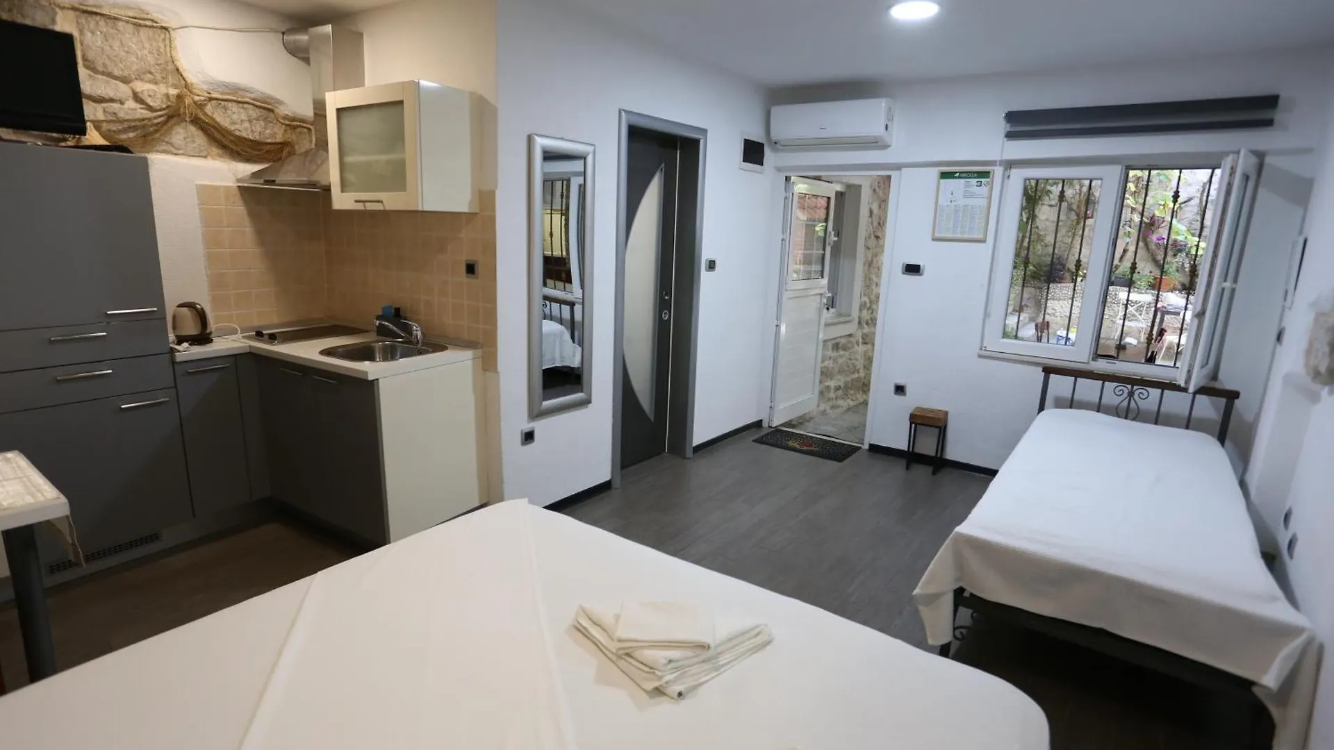 Apartments Nikolla Сплит