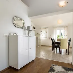 Lidija Apartamento